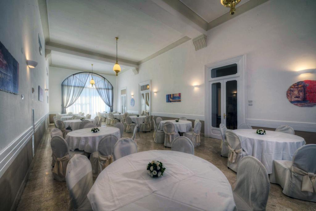 Hotel Vittoria ปอมเปอี ภายนอก รูปภาพ
